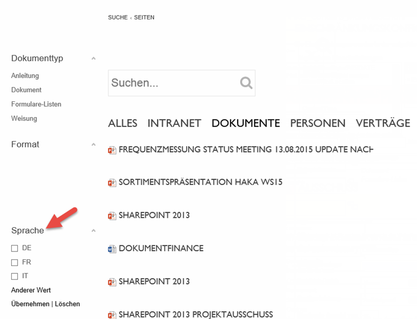 Ein verfeinerter Screenshot einer Besprechungsseite in Microsoft Outlook mit einem mehrwertigen verwalteten Metadatenfeld.